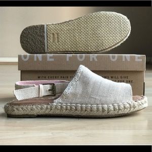 Linen Women's Clara Espadrilles (Natural Metallic)